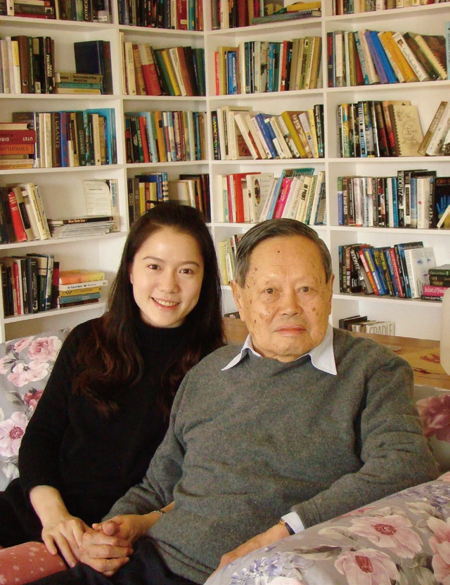 说白了,翁帆于杨振宁处,获取了一