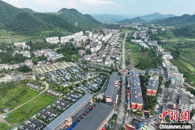 8月16日，航拍桐梓县九坝镇山堡社区。 记者 瞿宏伦 摄