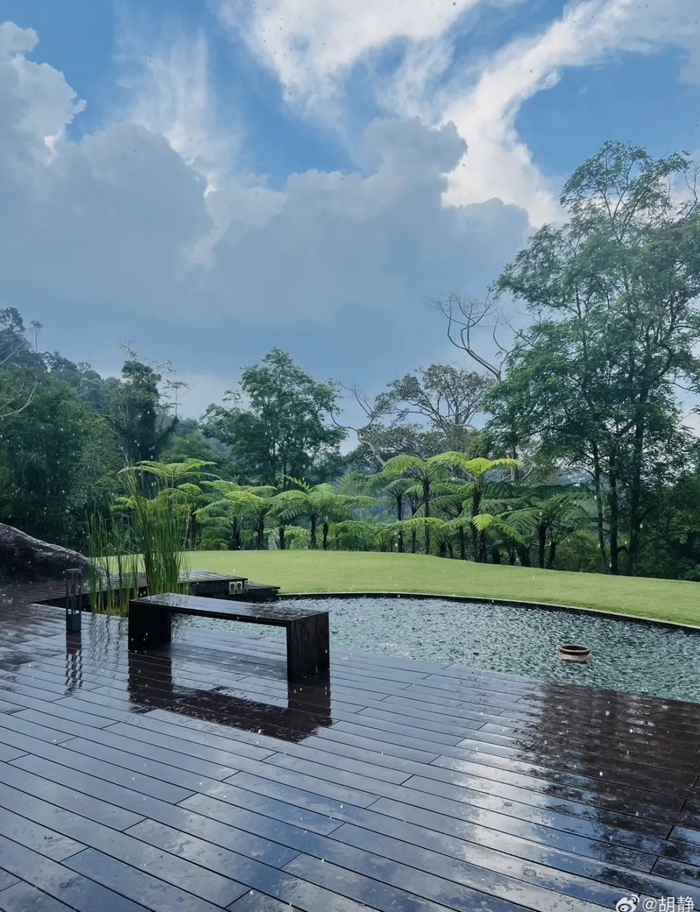 胡静马来西亚豪宅曝光:家里大得像公园,不内耗的松弛感太爽了!