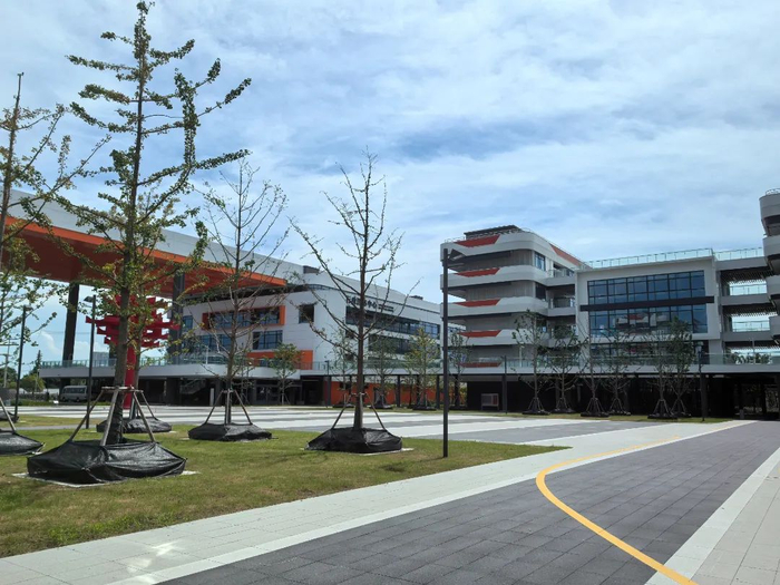 华中师大苏州实验中学星泽实验学校坐落于"甪端新区"核心区域,位于