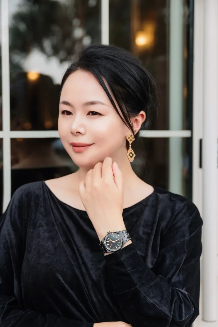 穿起来没有束缚感，单穿或者作为内搭，都能做到舒适优雅，是一件特别能“镇场子”的秋冬必备款~