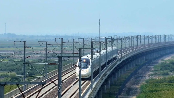 16日，包银高铁惠银段转入运行试验阶段。（中国铁路兰州局集团有限公司供图）
