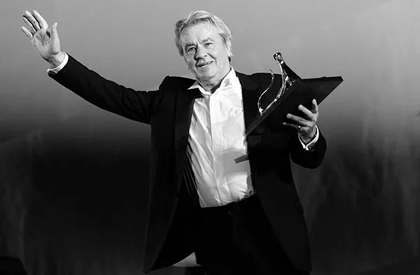 2012年8月3日，第65届洛迦诺国际电影节，阿兰·德龙获洛迦诺电影节终身成就奖。视觉中国 资料