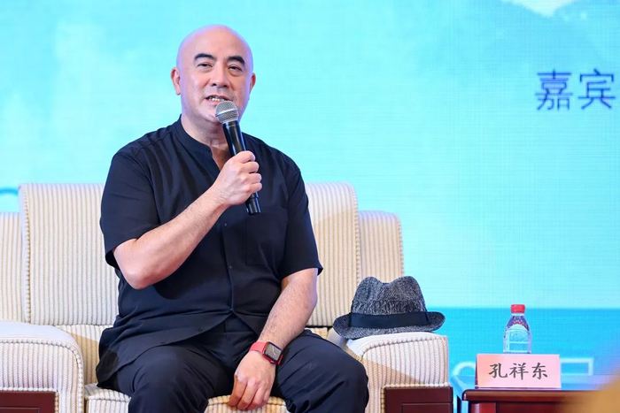 2024年8月17日，上海展览中心，孔祥东在发言。澎湃新闻记者 朱伟辉 图