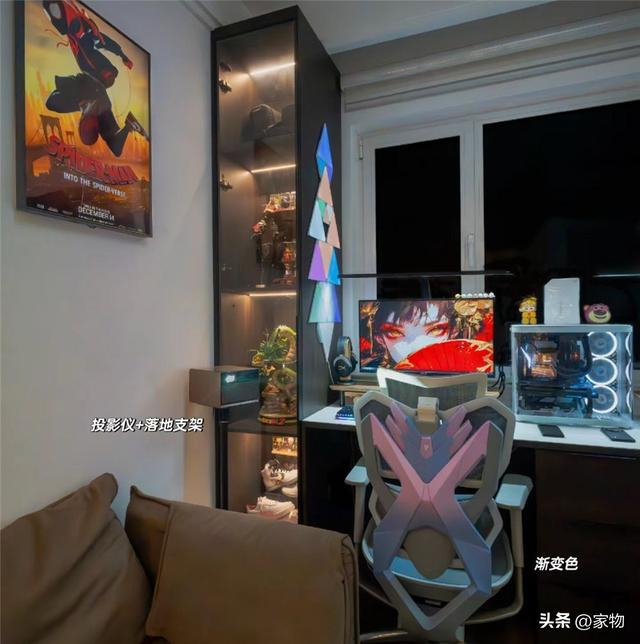 青岛新婚夫妻晒出10㎡次卧室：因翻修成炫酷电竞房走红，惹人羡慕|电竞|卧室|沙发_新浪新闻