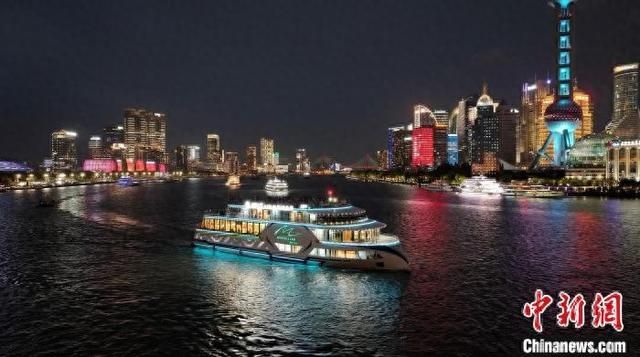 黄浦江上的游览船。黄浦海事局供图