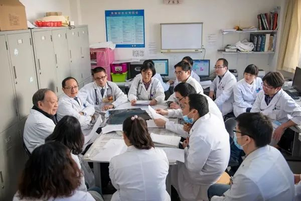 翁心华教授参与疑难病例大查房