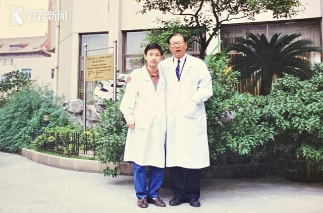 陈中伟院士（右一，资料图）