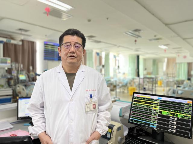 上海市奉贤区中心医院急诊医学科主任陈康。受访者供图