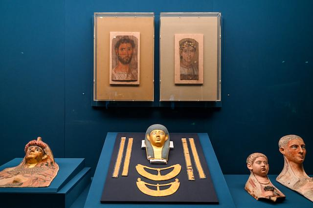 2024年7月16日，上海博物馆，“法老的国度”展厅，木乃伊肖像（澎湃新闻记者 朱伟辉摄）