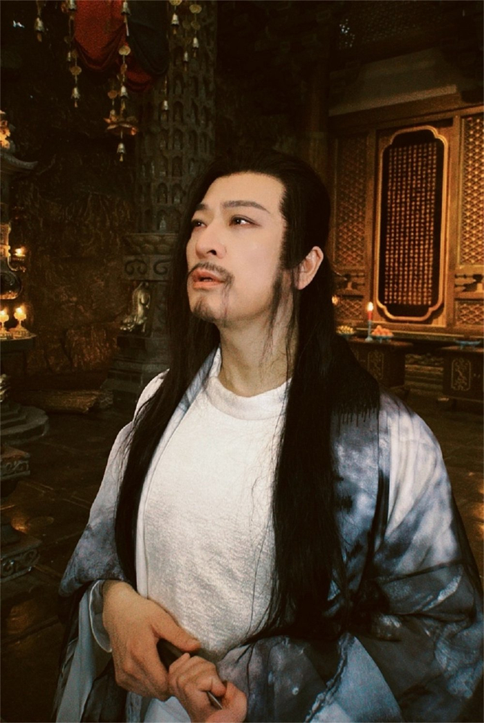 于毅 饰 秦孝白