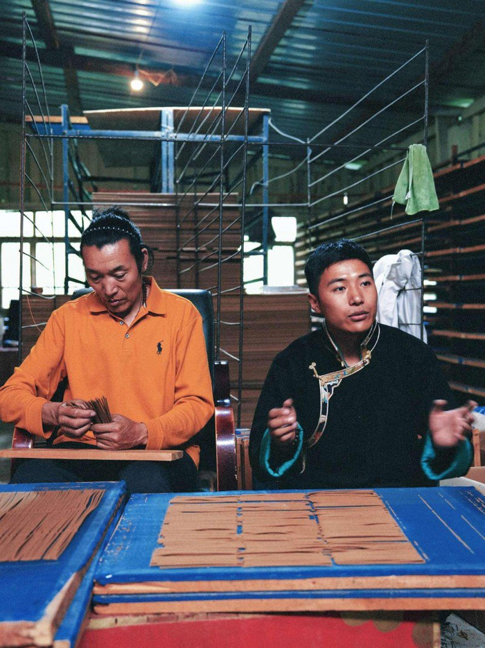 桑杰嘉措还亲自传授藏香的制作技艺,并指定了专门的家族负责这一神圣