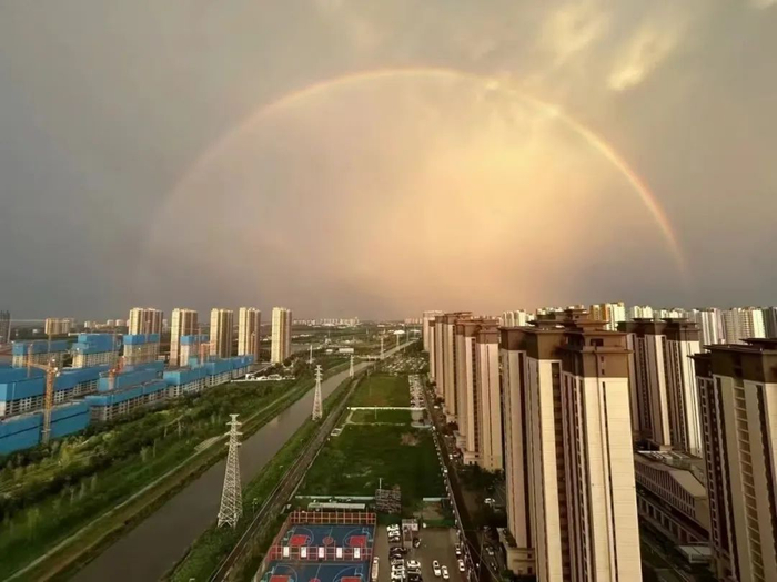 多了一些浪漫两道彩虹悄然挂于天际雨过天晴保定突降大雨8月20日傍晚
