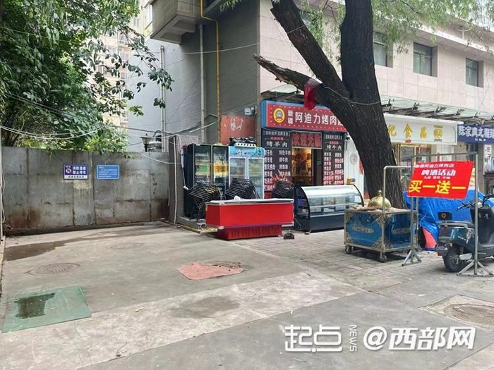 经西部网记者沟通，2小时后，捷达小区消防通道入口处已整改