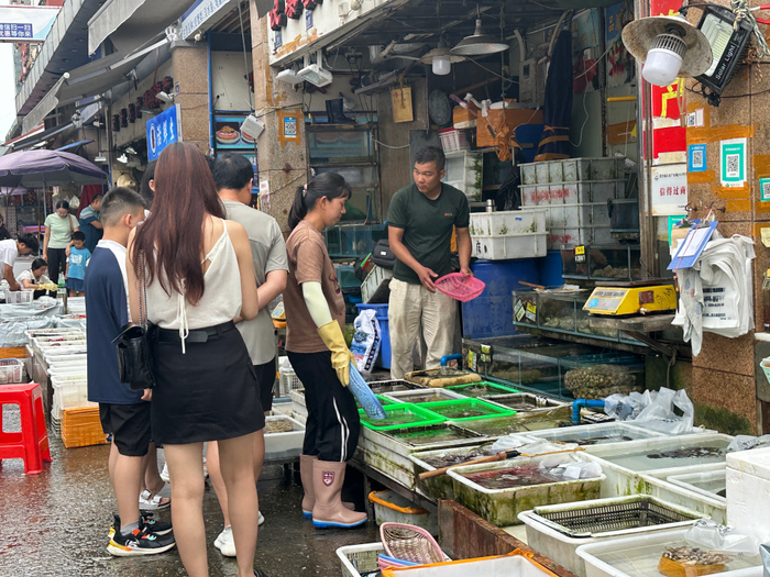 市民选购海鲜
