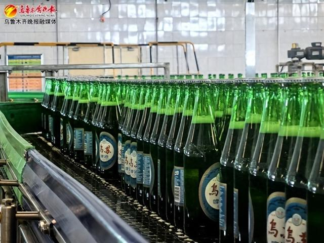　　新疆乌苏啤酒（乌苏）有限公司正在加快生产。记者王丽丽通讯员娟子摄