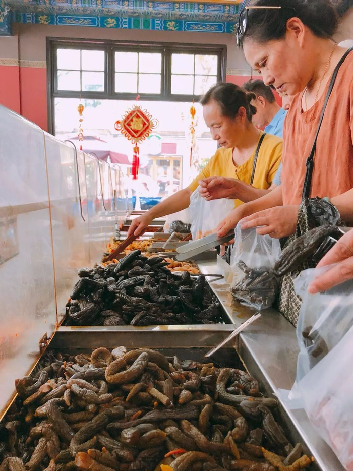 购买酱菜的市民 图片/都市快报 桂姐