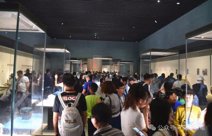 在文博热之下博物馆游人如织
