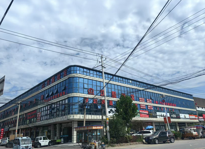 图 | 曹县街头的汉服商户集聚的商厦