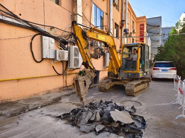 家兴小区破路施工