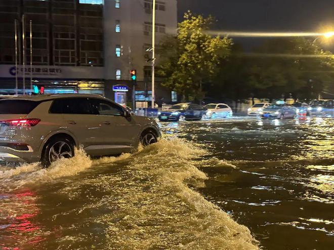 中雨转大雨图片