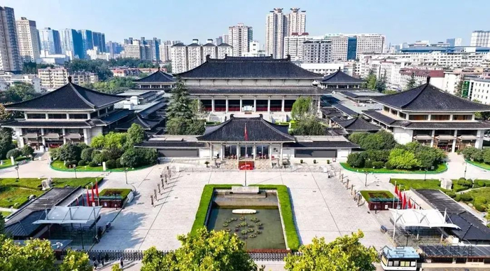 陕西历史博物馆被誉为“古都明珠，华夏宝库”