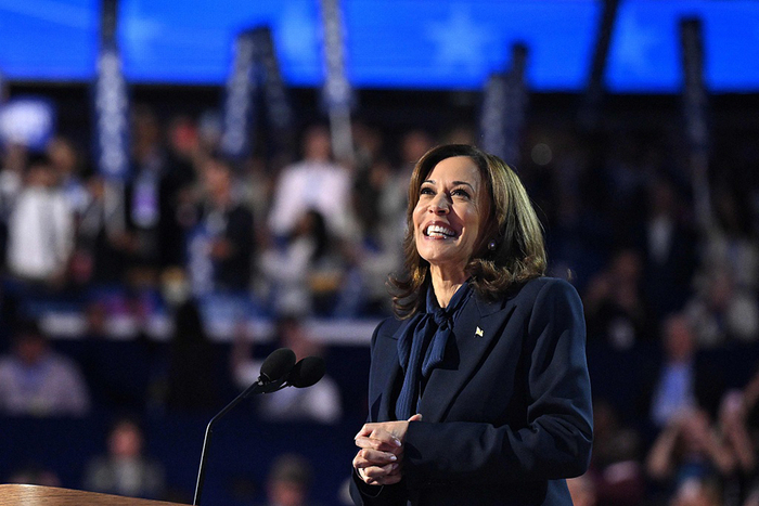 哈里斯接受民主党总统候选人提名,"撕裂之战"进入缠斗阶段