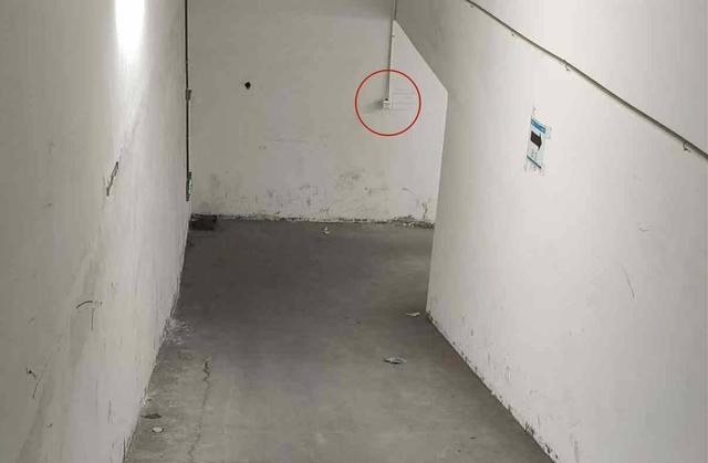 奥园永和府出地下车库的开门按钮设置在坡底。南国早报全媒体记者 何坪阳摄