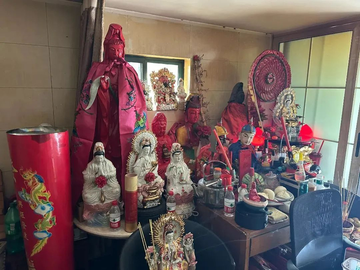 多家寺庙21座佛像不翼而飞！竟是被男子偷回家“改造”供奉了……-寺庙遗弃佛像