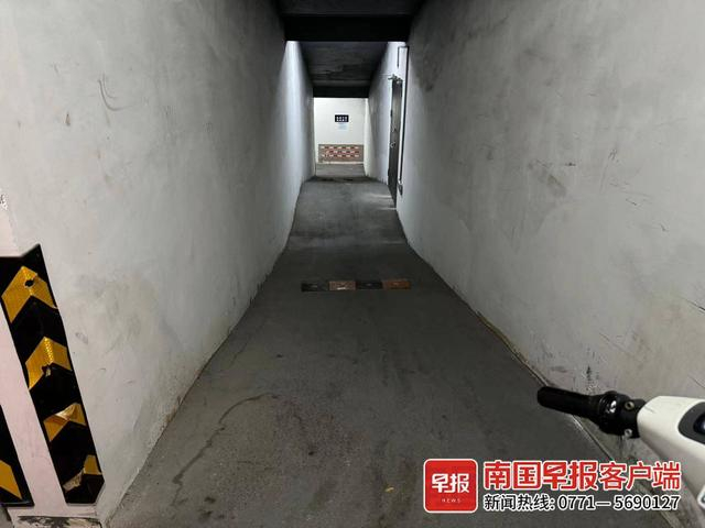 广西能源大厦电动自行车地库联络道的连续下坡。南国早报全媒体记者 程浩楠摄