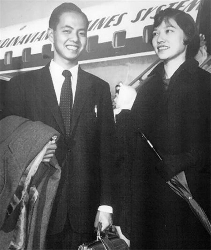 李政道、秦惠䇹夫妇，摄于1957年动身前往斯德哥尔摩领奖时。 图源“知识分子”微信公号