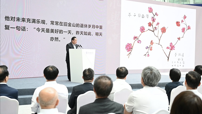 8月25日，李政道长孙李善时教授分享了自己和妹妹的一些感想。 澎湃新闻记者  张呈君 摄