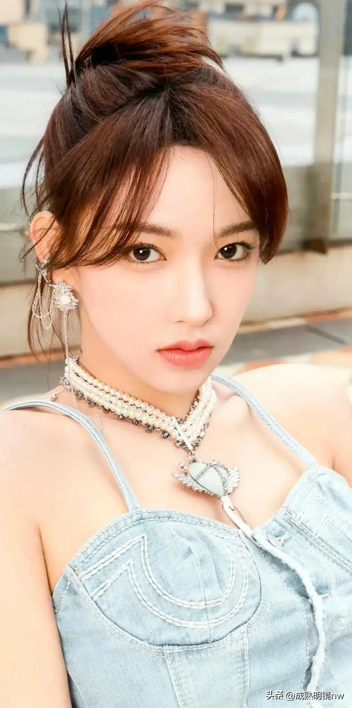 优雅甜美,性感妩媚,气质迷人的程潇,美丽动人的写真照