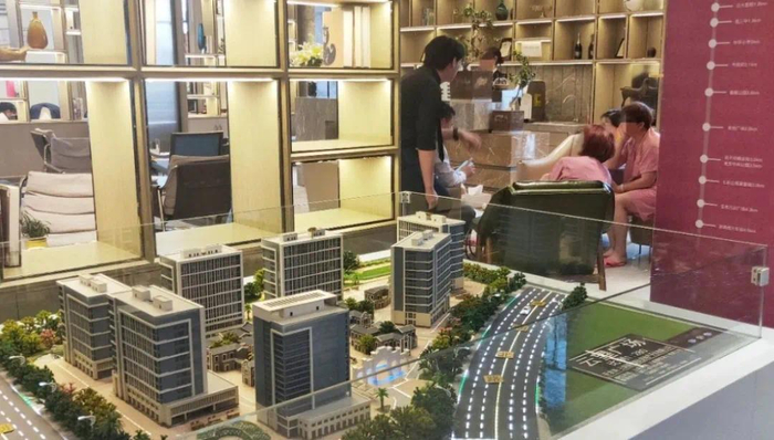 （图：方舟天地和弄堂里的售楼部，来源：昆明楼市一线）