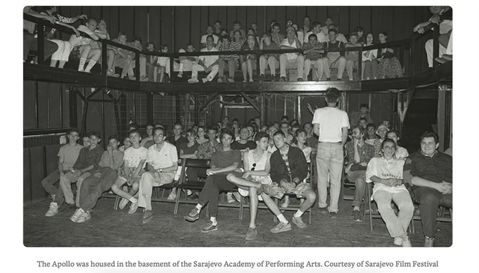 阿波罗剧院处于地下室中，并非真正的电影院。