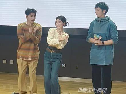 毛晓彤 领跳 whatever 甜妹舞,真是难倒了 赵又廷 金世佳 吧! 电视剧