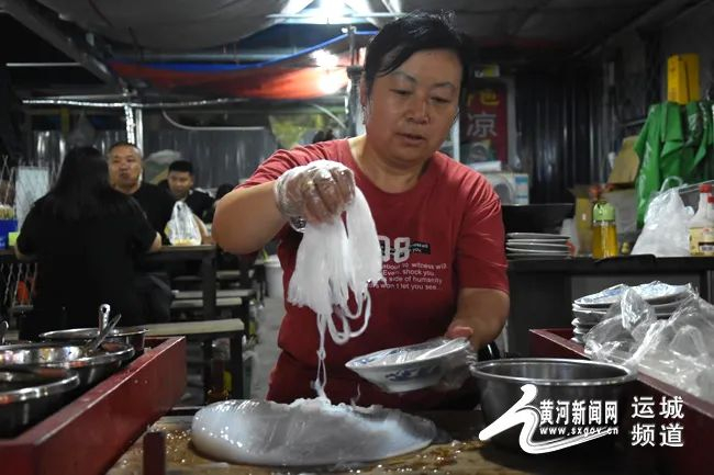 图为运城美食万荣凉粉