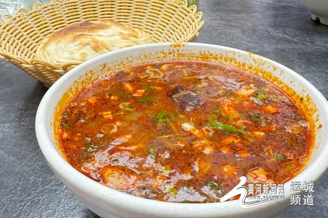 图为运城美食解州羊肉泡馍