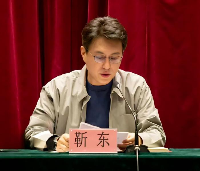 北京：中小学不得强制学生购买校服，可“以旧换新”“以小换大”