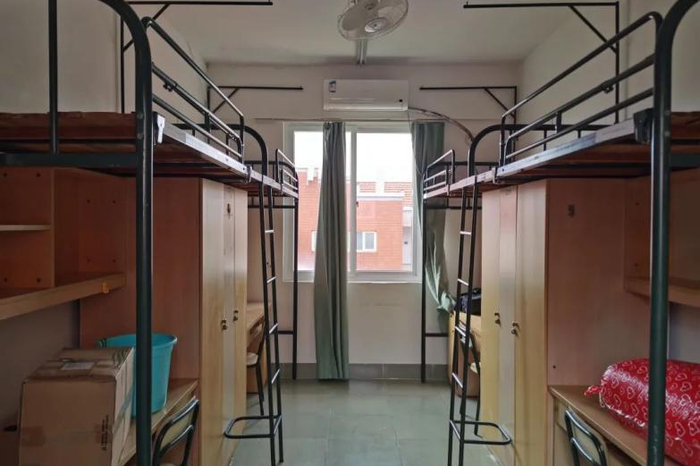 厦门大学嘉庚学院学生公寓环境优美,条件便利,设施齐全.