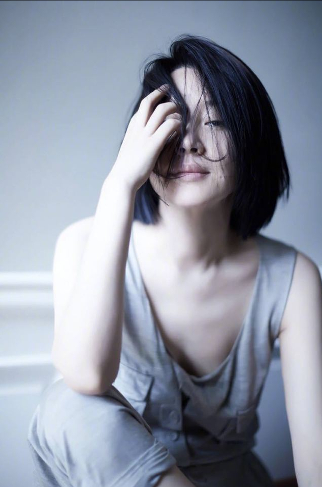 许晴19岁,王茜华19岁,陈德容19岁,刘雪华19岁,谁的美更胜一筹