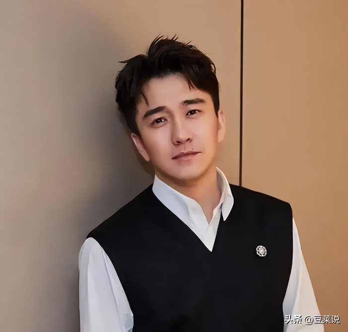 好在翟天临也是一个有真材实料的人,出演了多部电视剧都获得了观众们