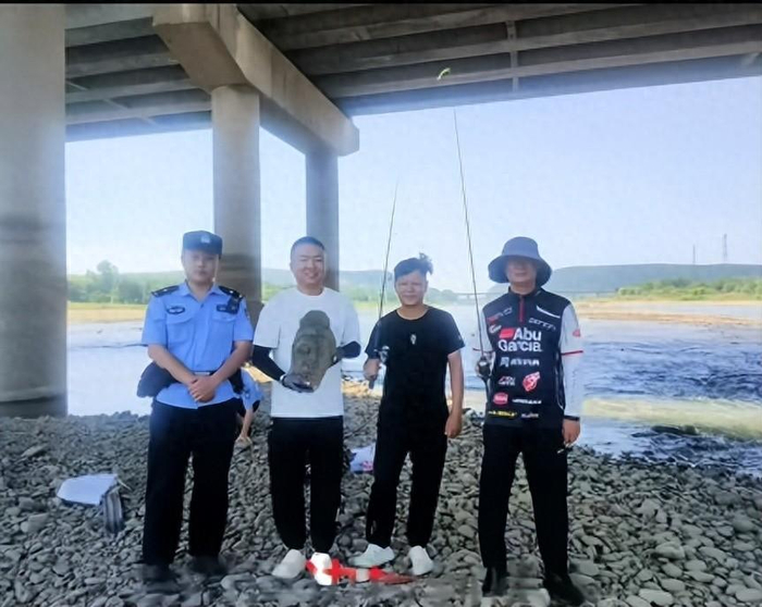 洛阳有钓鱼者称发现疑似文物佛头，龙门石窟研究院：正在鉴定-洛阳龙门石窟佛像为什么没有头