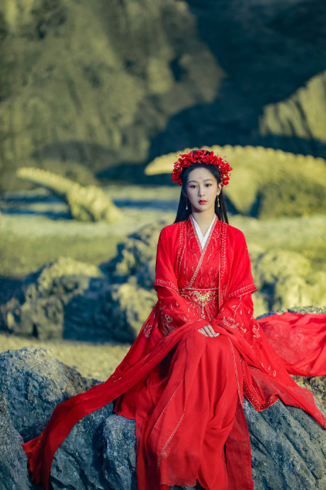 杨紫在电视剧《长相思》中饰演的小夭成为暑期档最火女性角色