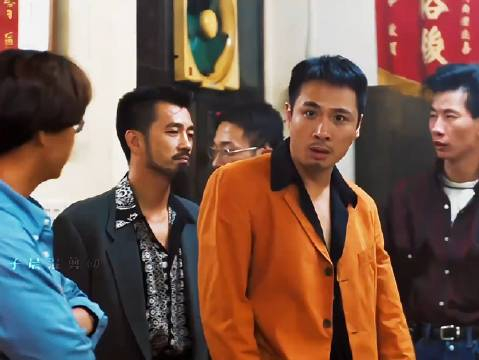 古惑仔里有几个角色邪劲儿太盛了,我印象比较深的一个靓坤一个乌鸦