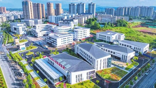 近日,笔者来到平江县职业技术学校,探访位于这里的平江县创新创业孵化