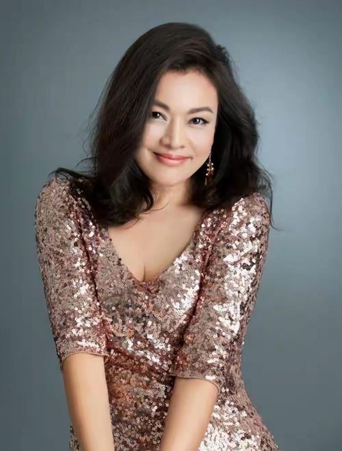 史可天生厚嘴唇,没有整容的年代,记得她演的电影《杀手情》,里面的女