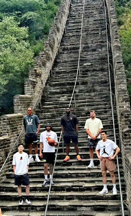 没有一个外国人逃得过长城#图中这几位都是乔丹品牌旗下的运动员