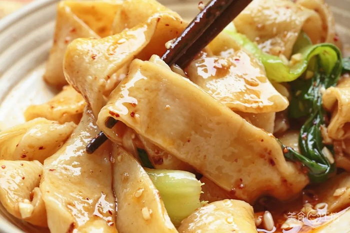 好吃的一碗面,全在"滋啦"的一声里!|面条|面粉_新浪新闻