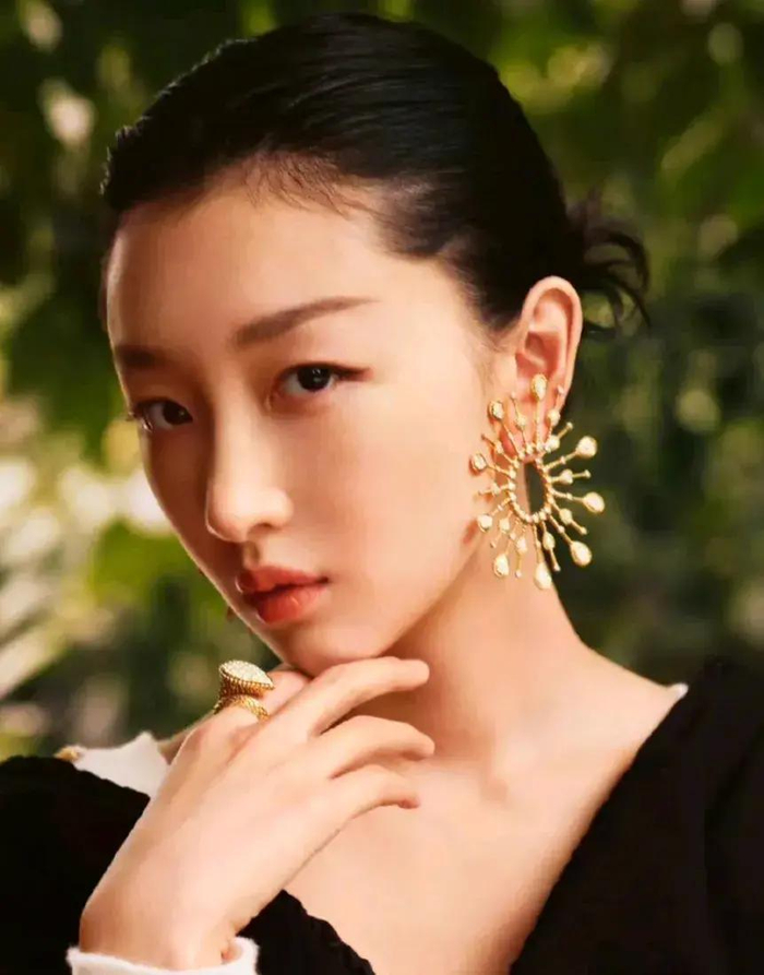 周冬雨被lv大客户投诉 "不想营业就别出来" "活该被讨厌"